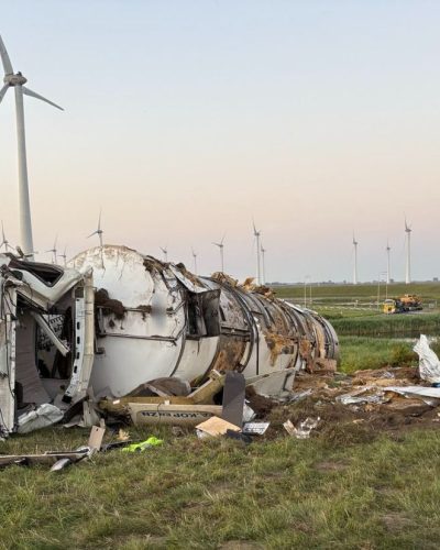 N59 lange tijd dicht na ongeluk met melktransport: 25 ton melk moet worden overgepompt