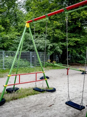 7-jarig kind verkracht door 14-jarige jongen uit azc in speeltuin