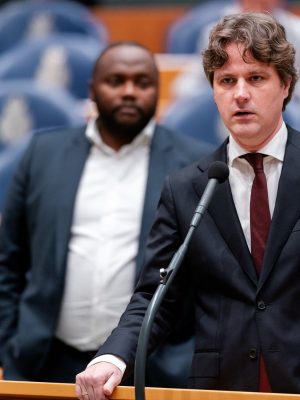 CDA wil Defensie betalen via hogere belastingen op inkomen en boodschappen