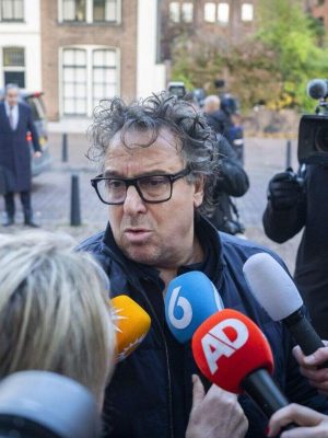 Advocaten Borsato in de aanval: ‘Moeder stuurde naaktfoto’s van dochter rond’