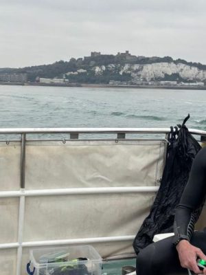 Albert (60) voltooit loodzware zwemtocht over Het Kanaal ondanks tegenslagen