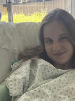 Emma (19) kreeg ernstige hartritmestoornissen na coronaprik