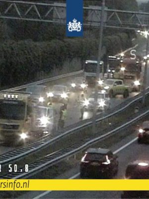 Verkeer muurvast op A12: vrachtwagen begeeft het tijdens spits, kilometerslange file en chaos in regio Arnhem