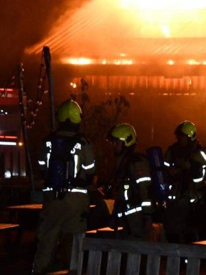 Grote uitslaande brand op camping in Renesse, kampeerders geëvacueerd