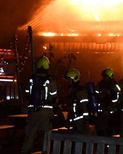 Grote uitslaande brand op camping in Renesse, kampeerders geëvacueerd