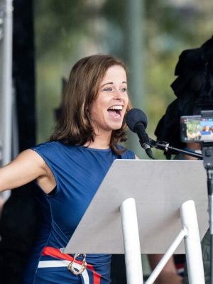 Organisator Els in tranen na gewelddadige rellen in Den Haag: ‘Ik doe dit nooit meer’