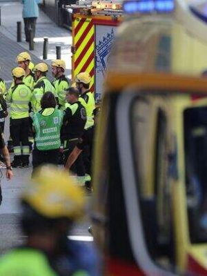 Gebouw stort plots in tijdens renovatie Madrid – vier doden, hulpdiensten graven wanhopig naar overlevenden!