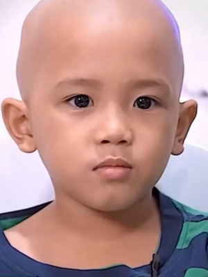 Walgelijk: zieke kinderen kaalgeschoren en laten huilen voor miljoenen aan nepdonaties