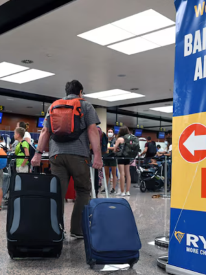 Ouders laten 10-jarige zoon achter op luchthaven van Barcelona om vlucht naar Marokko te halen