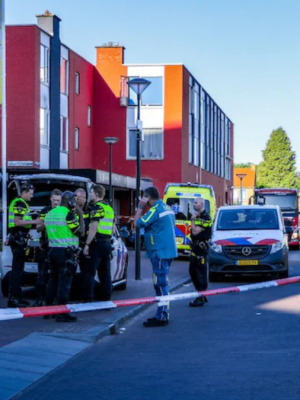 Dode bij geweldsincident in Enschede, politie onderzoekt verband met vechtpartij