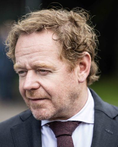 Minister wil asielwet aanpassen zodat hulp aan illegalen niet strafbaar wordt